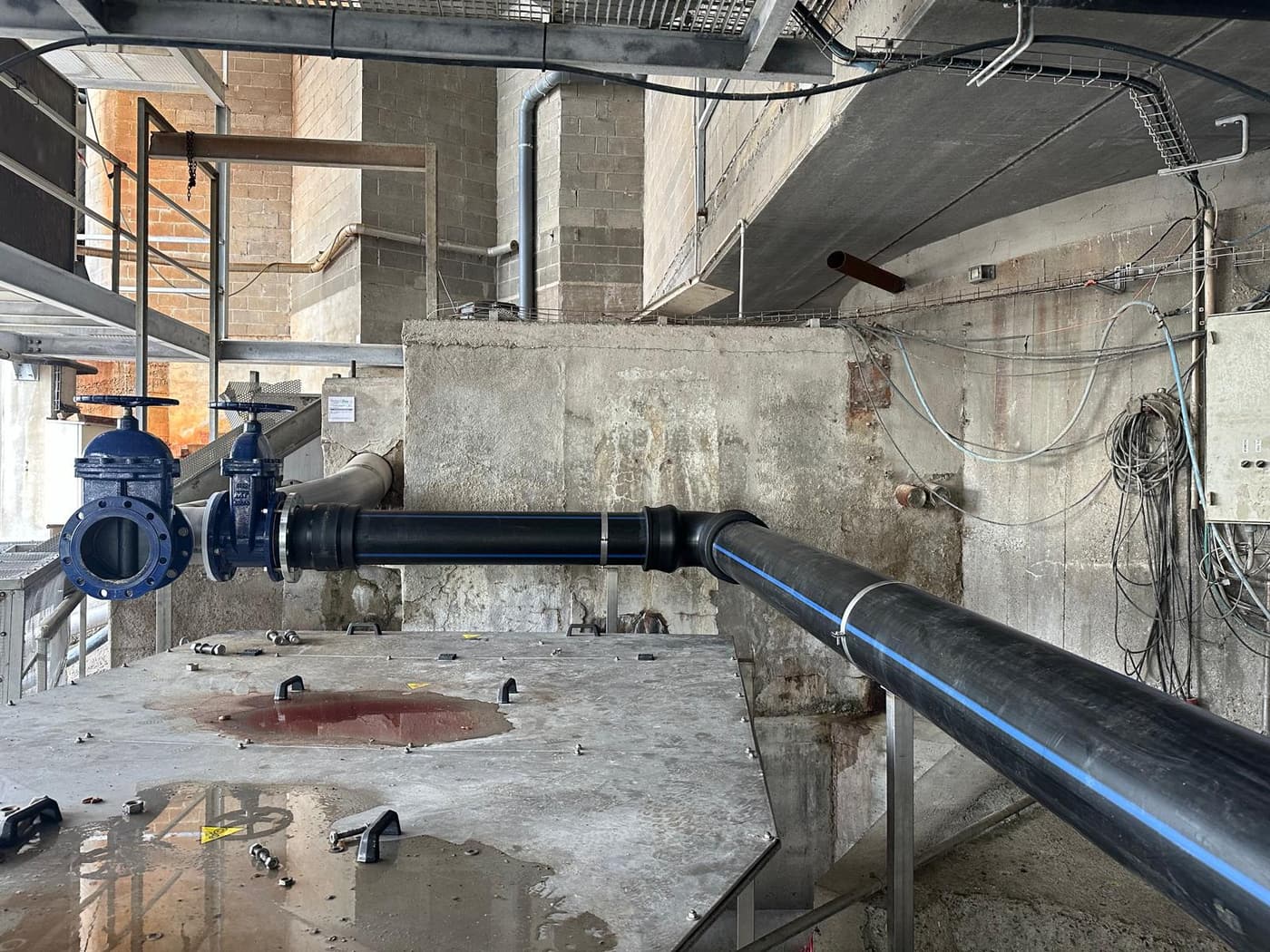 Instalación de tubería de polietileno para conducción de agua
